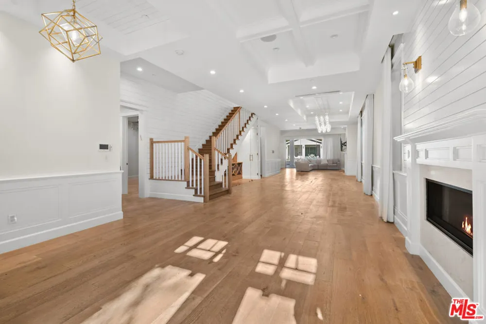 12345 Huston Street Valley Village, CA 91607