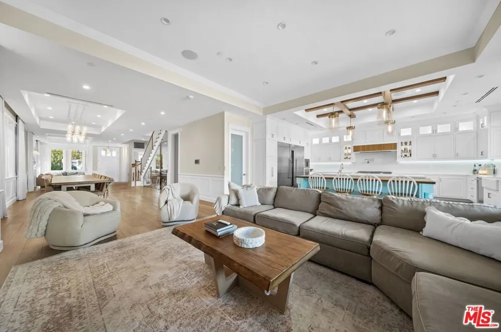 12345 Huston Street Valley Village, CA 91607