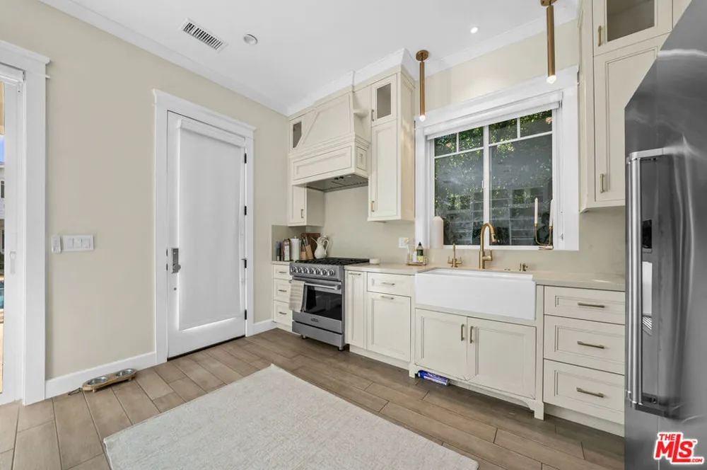 12345 Huston Street Valley Village, CA 91607