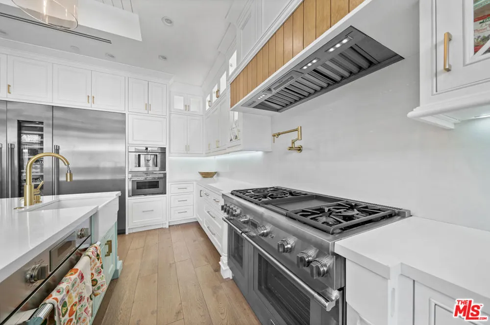 12345 Huston Street Valley Village, CA 91607