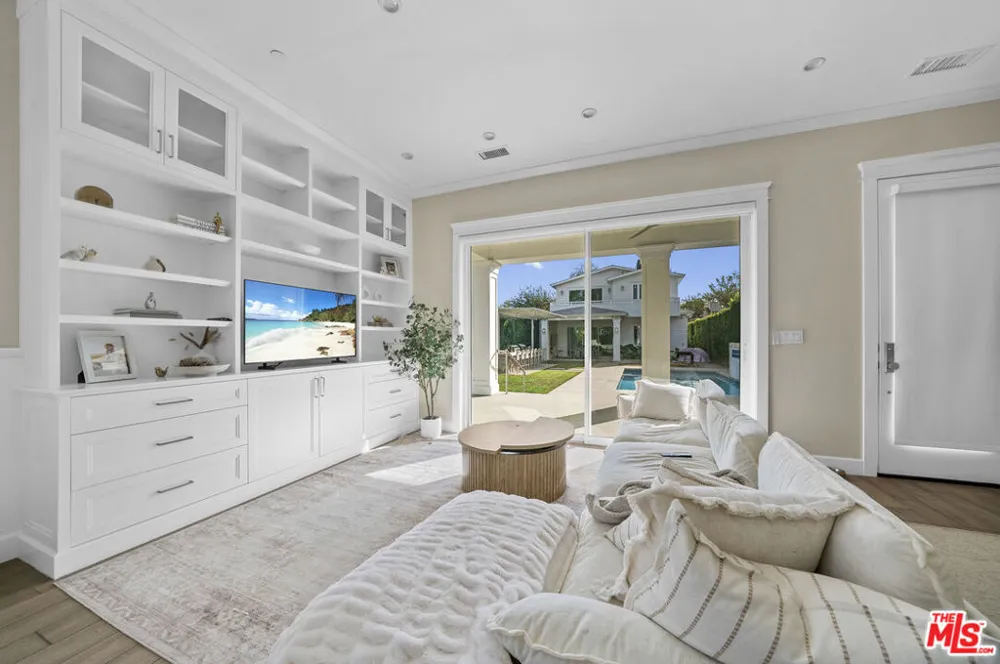 12345 Huston Street Valley Village, CA 91607