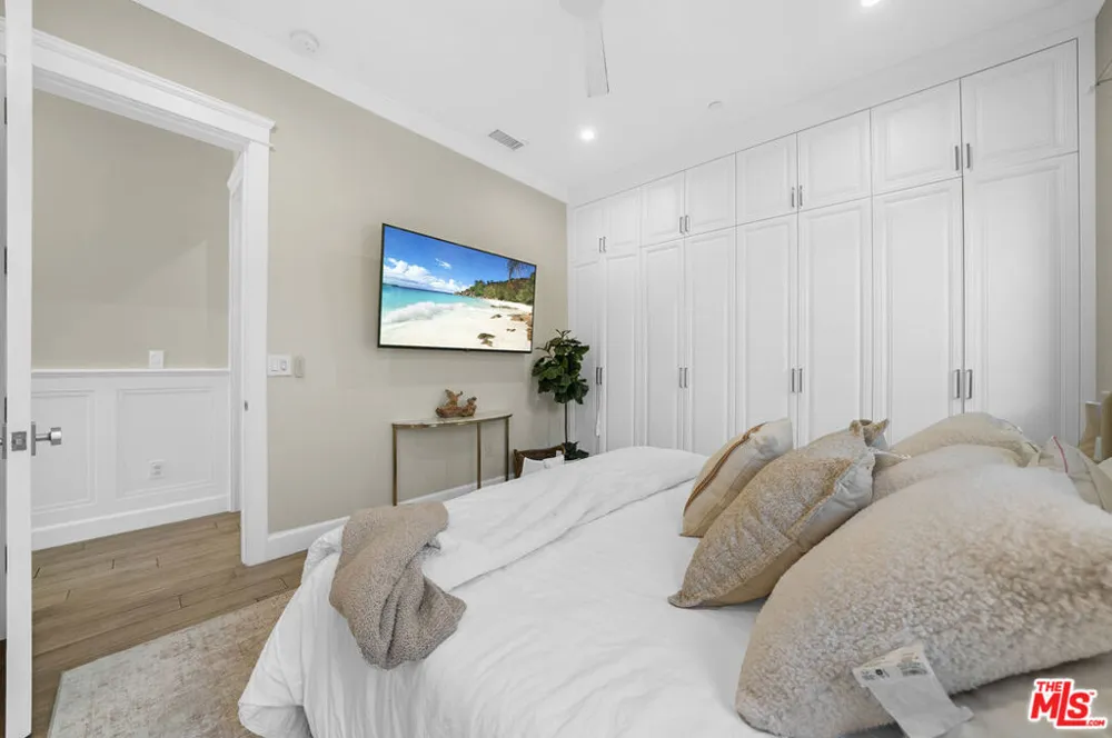 12345 Huston Street Valley Village, CA 91607