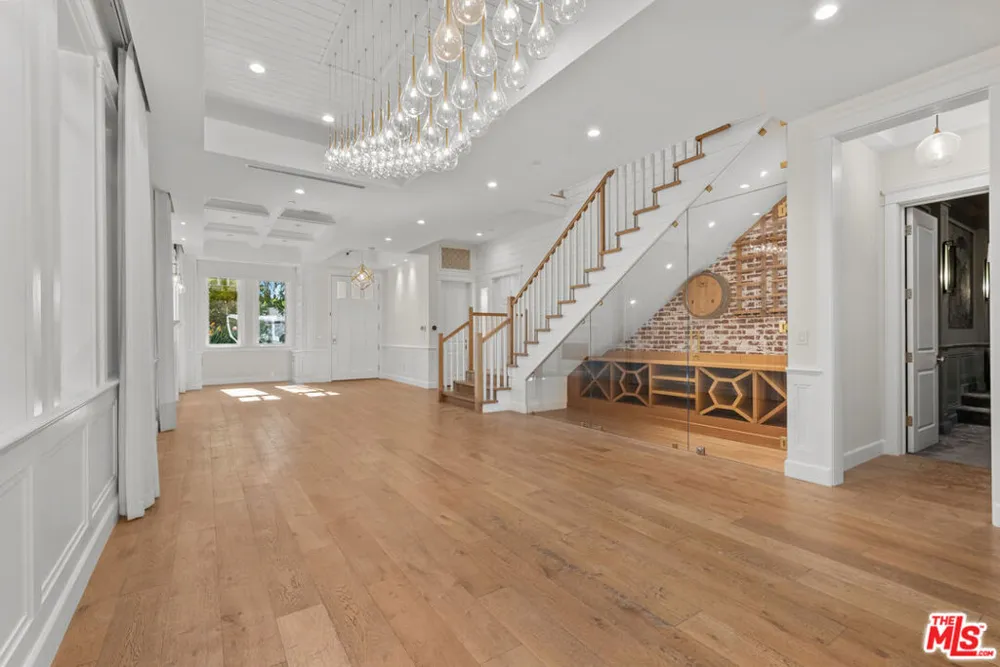 12345 Huston Street Valley Village, CA 91607