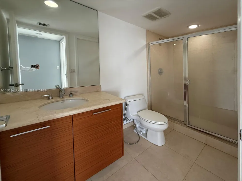 50 Biscayne Blvd #3911 Miami, FL 33132