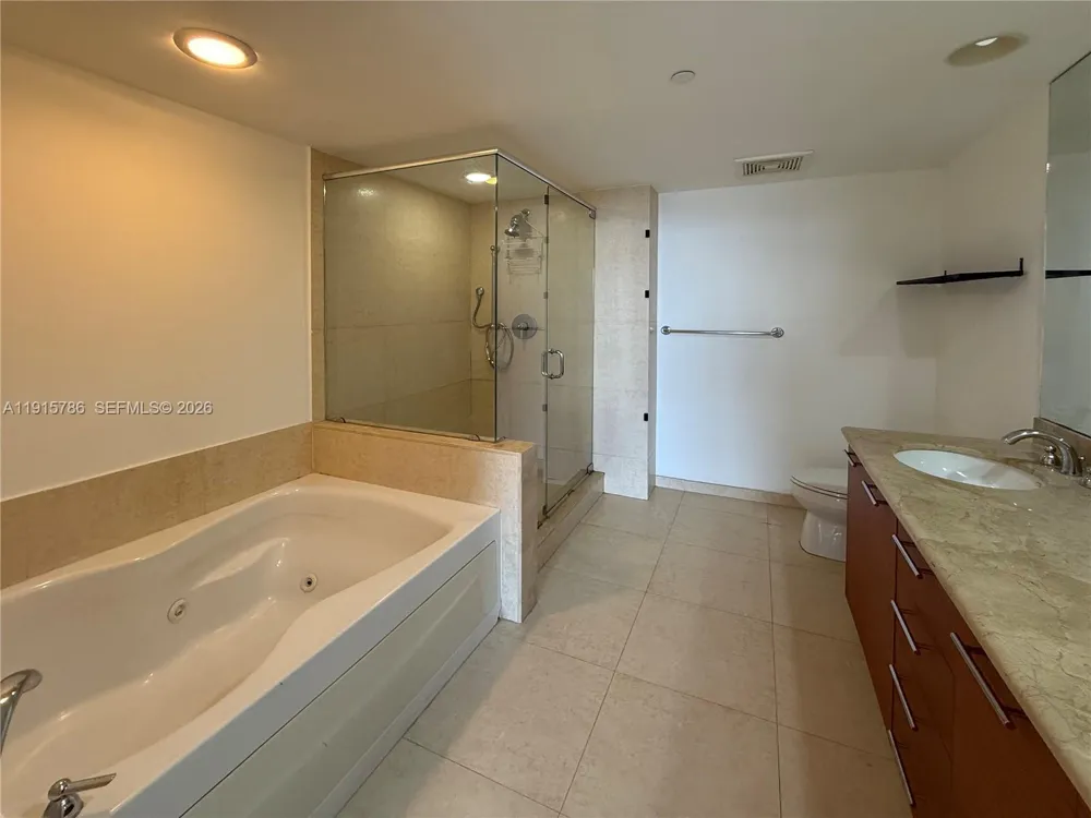 50 Biscayne Blvd #3911 Miami, FL 33132