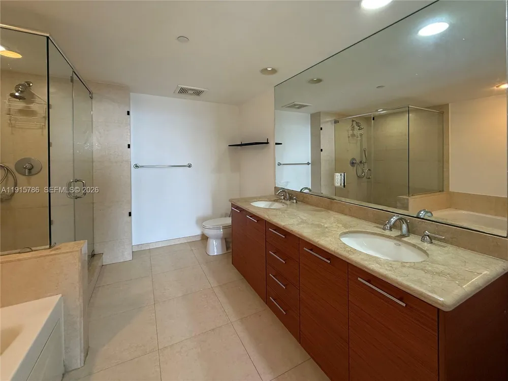 50 Biscayne Blvd #3911 Miami, FL 33132