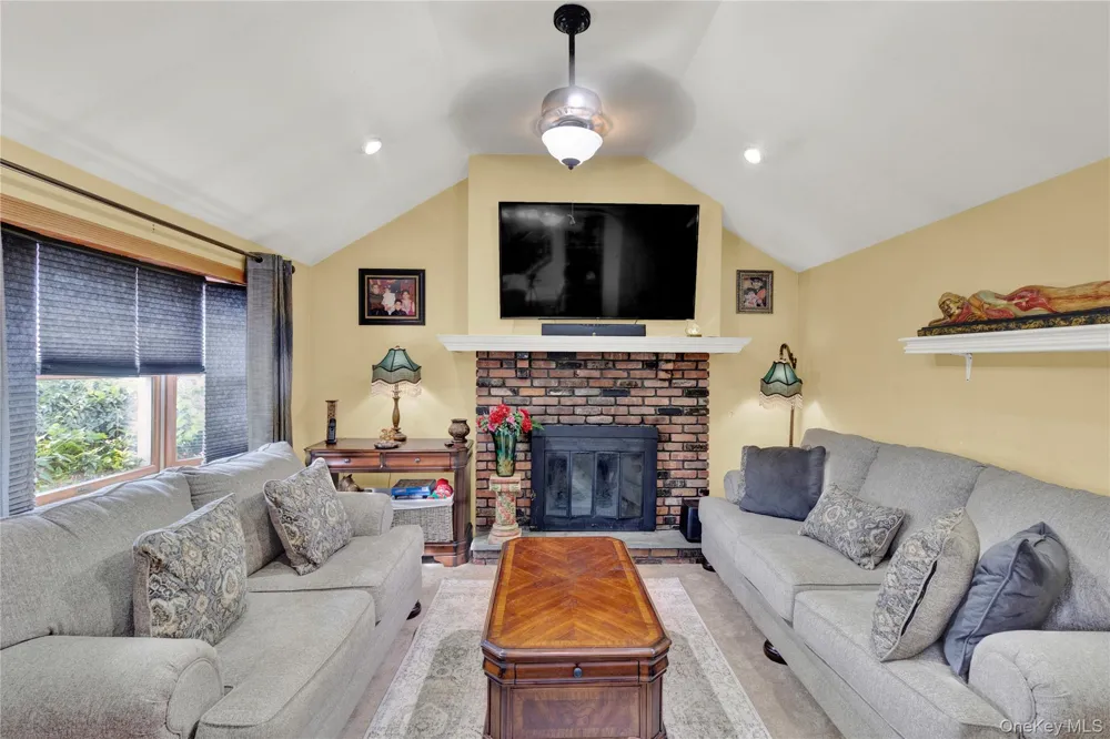 171 Cottage Boulevard Hicksville, NY 11801