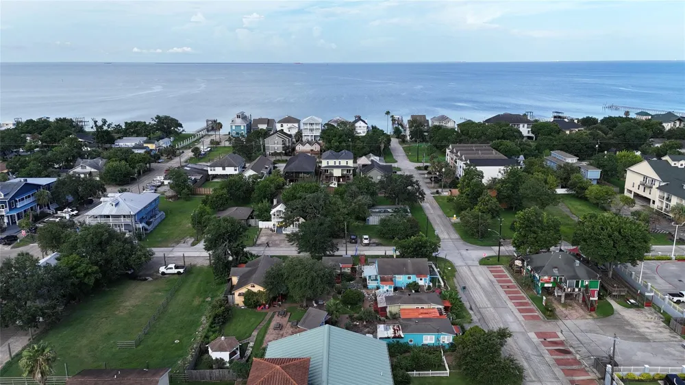507 8th Street Kemah, TX 77565
