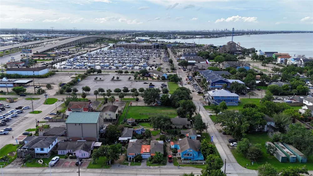 507 8th Street Kemah, TX 77565
