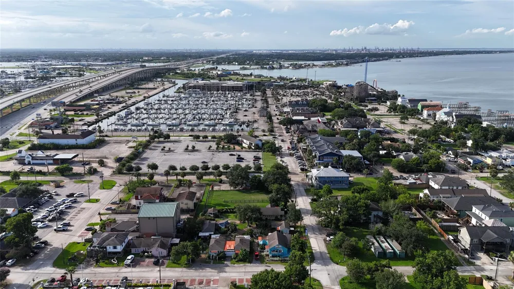 507 8th Street Kemah, TX 77565
