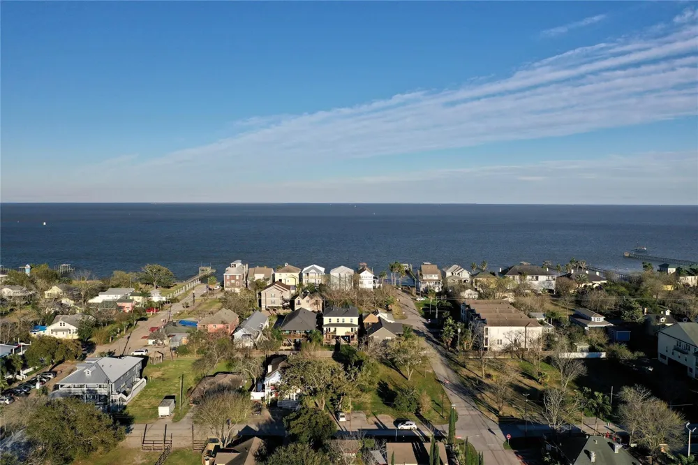 507 8th Street Kemah, TX 77565