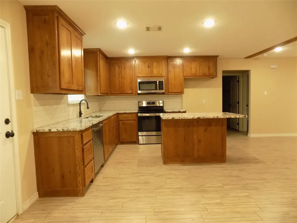 2007 Brown Loop Poolville, TX 76487