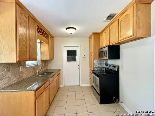 6714 Straw Flower St Leon Valley, TX 78238
