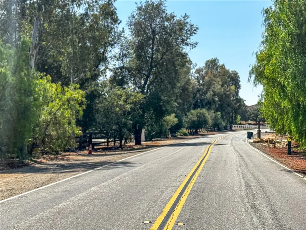 21959 Avenida de Arboles Murrieta, CA 92652