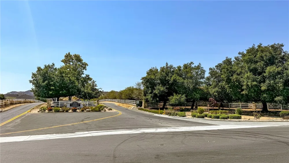 21959 Avenida de Arboles Murrieta, CA 92652