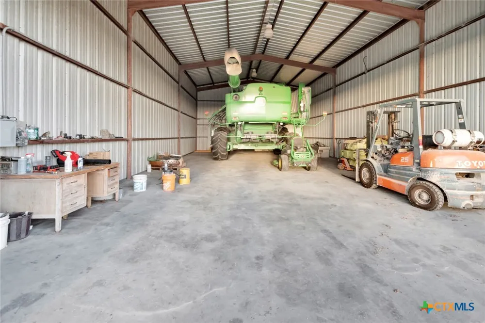 5629 Us-59 Edna, TX 77957