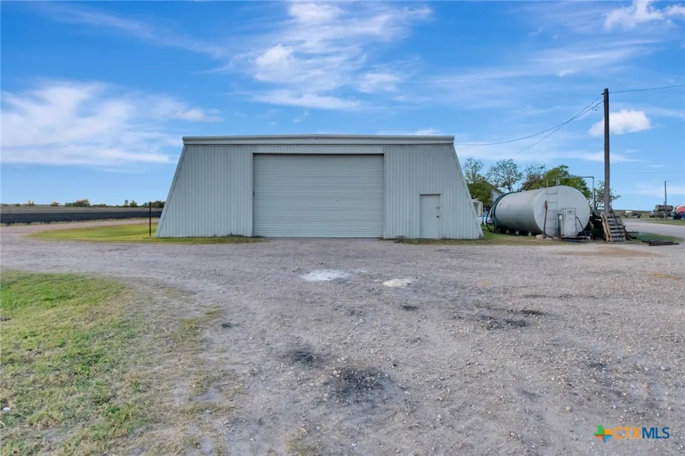 5629 Us-59 Edna, TX 77957