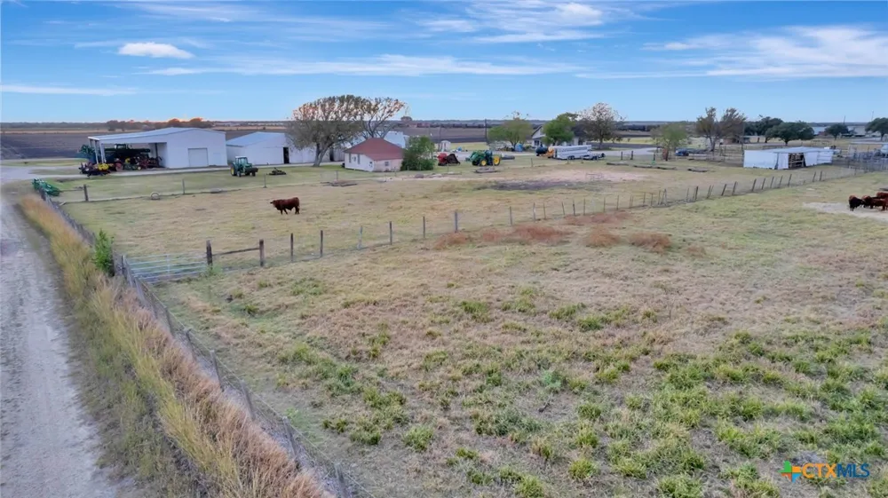 5629 Us-59 Edna, TX 77957