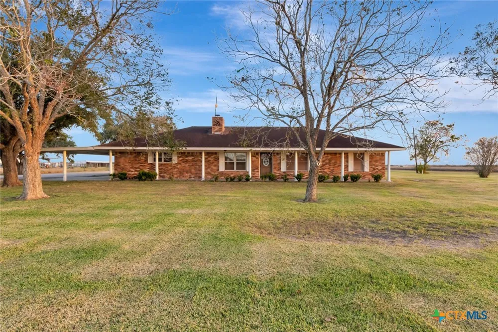 5629 Us-59 Edna, TX 77957