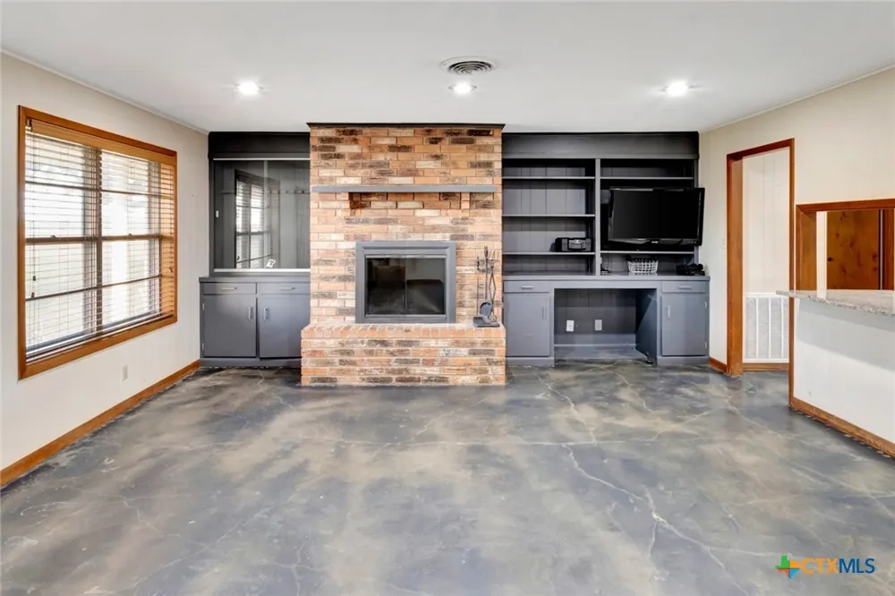 5629 Us-59 Edna, TX 77957
