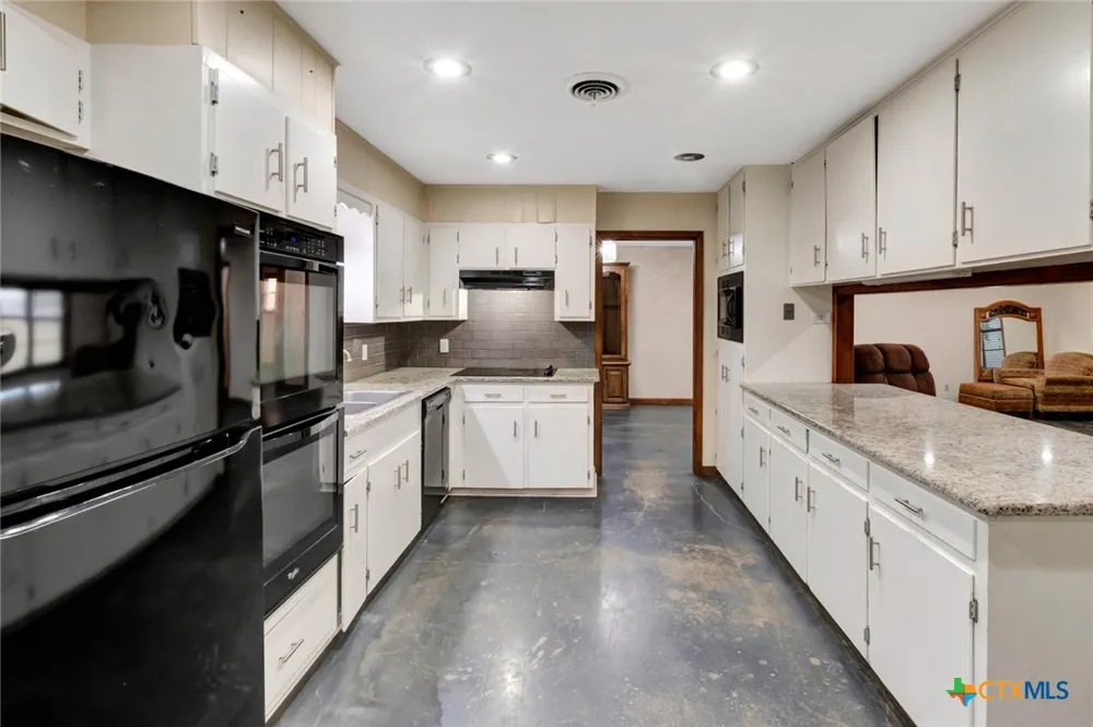 5629 Us-59 Edna, TX 77957