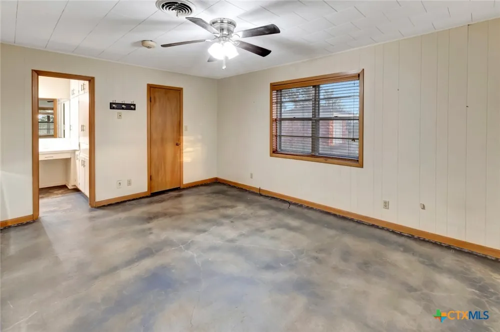 5629 Us-59 Edna, TX 77957