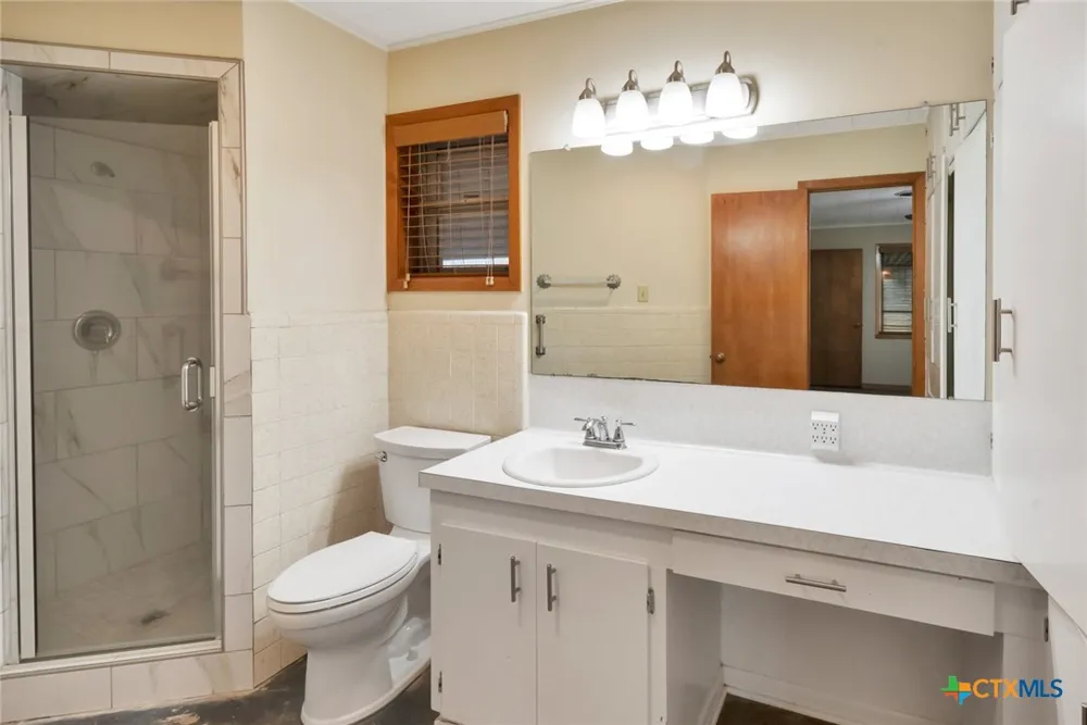 5629 Us-59 Edna, TX 77957