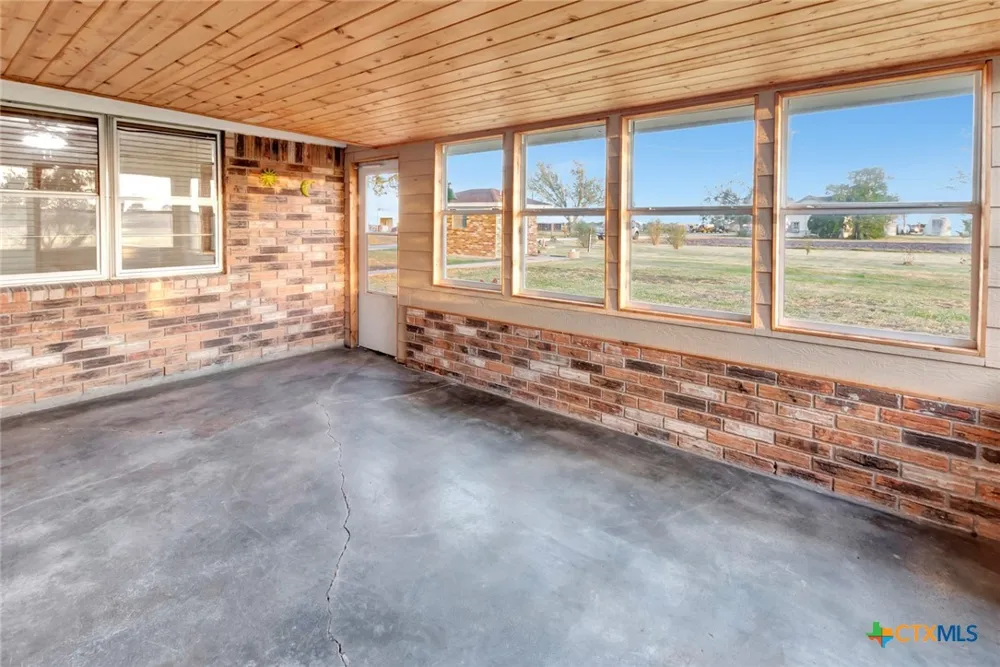 5629 Us-59 Edna, TX 77957