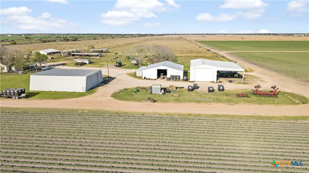 5629 Us-59 Edna, TX 77957