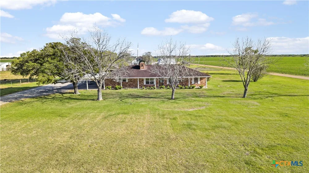 5629 Us-59 Edna, TX 77957