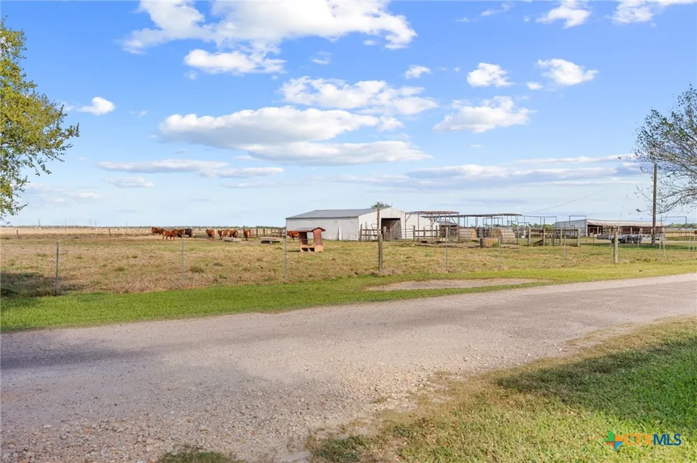 5629 Us-59 Edna, TX 77957