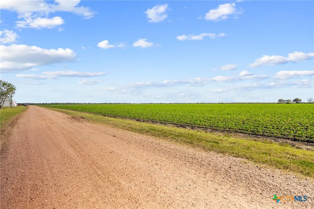 5629 Us-59 Edna, TX 77957