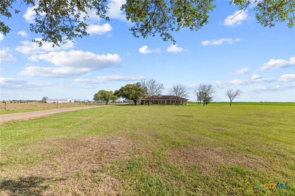 5629 Us-59 Edna, TX 77957