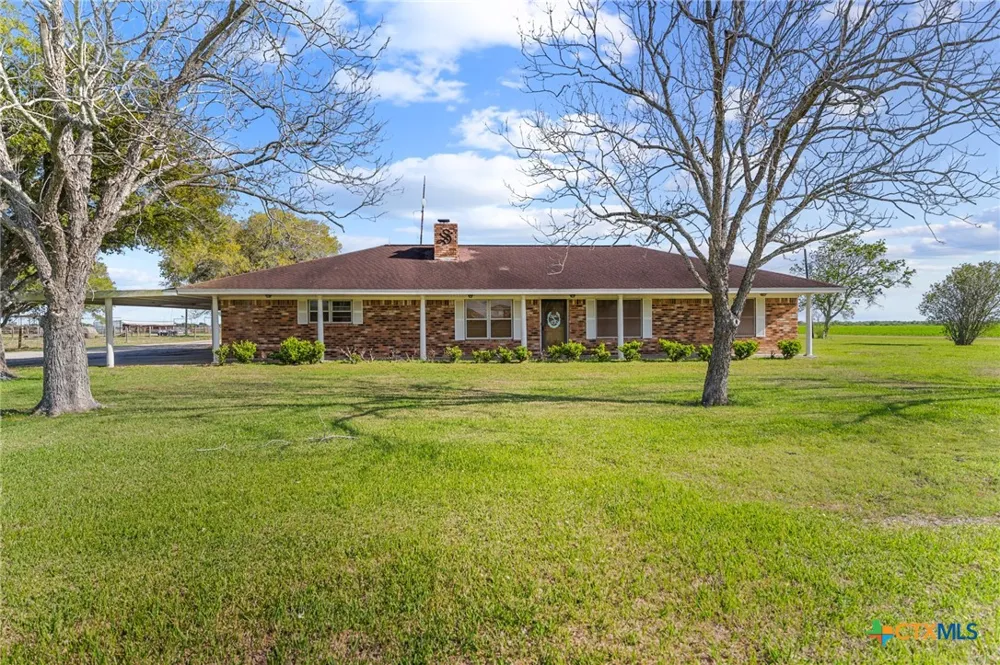 5629 Us-59 Edna, TX 77957