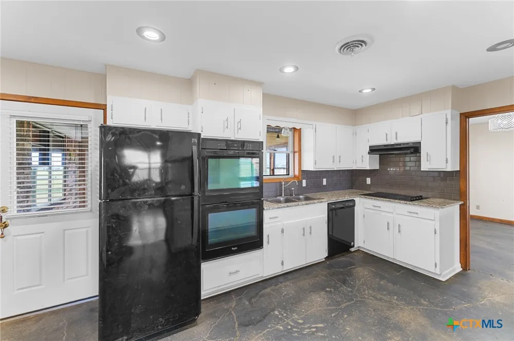 5629 Us-59 Edna, TX 77957