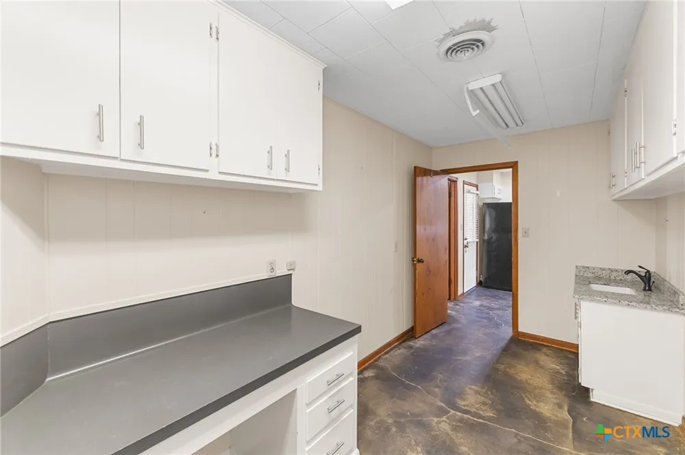 5629 Us-59 Edna, TX 77957