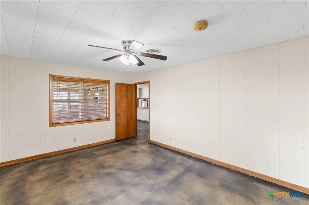 5629 Us-59 Edna, TX 77957