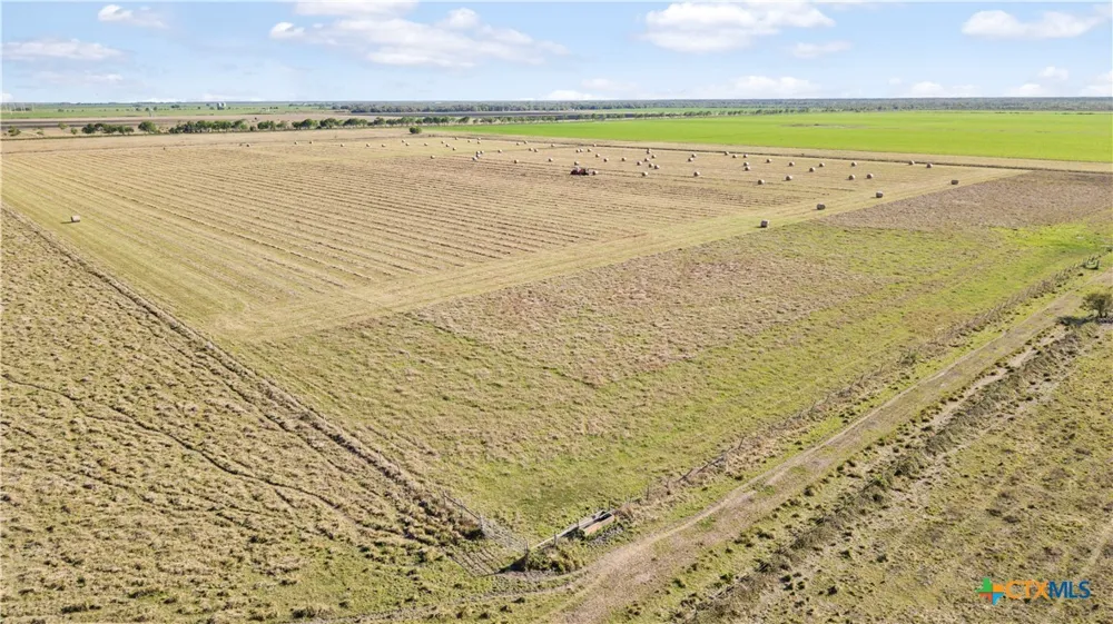 5629 Us-59 Edna, TX 77957