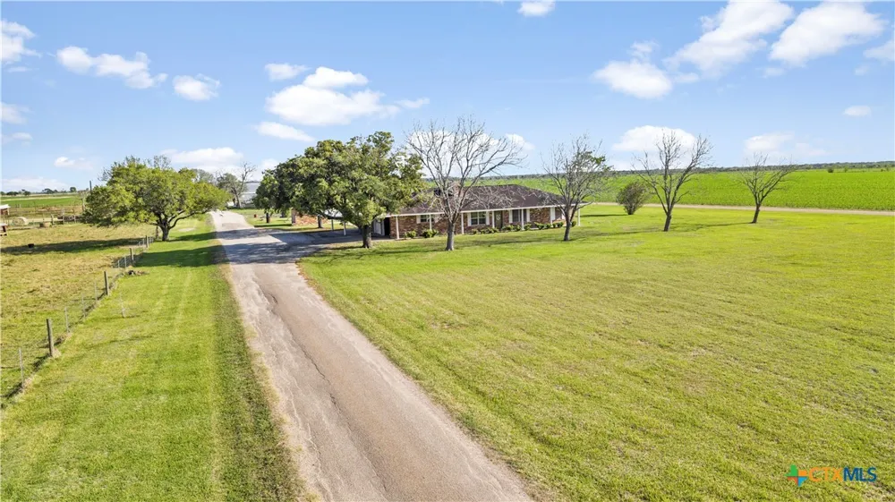 5629 Us-59 Edna, TX 77957