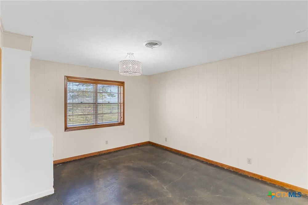 5629 Us-59 Edna, TX 77957