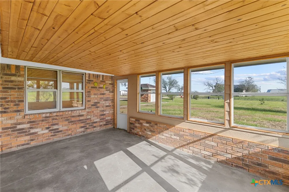 5629 Us-59 Edna, TX 77957