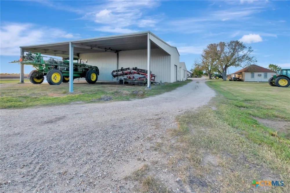 5629 Us-59 Edna, TX 77957