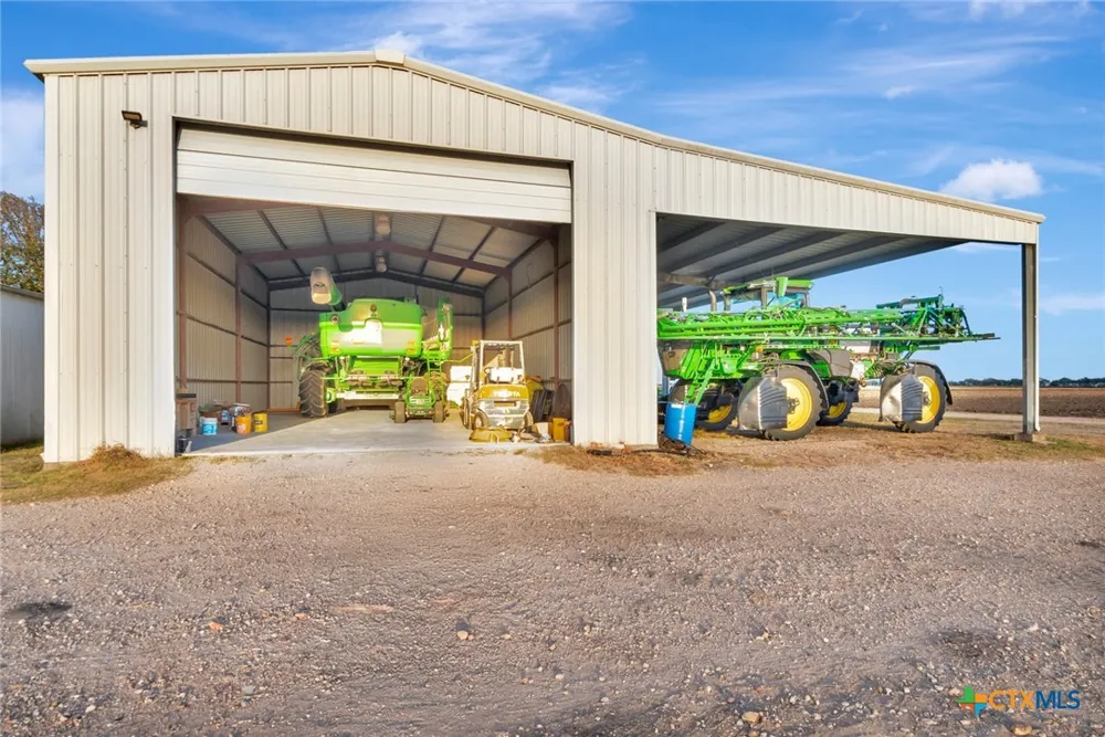 5629 Us-59 Edna, TX 77957