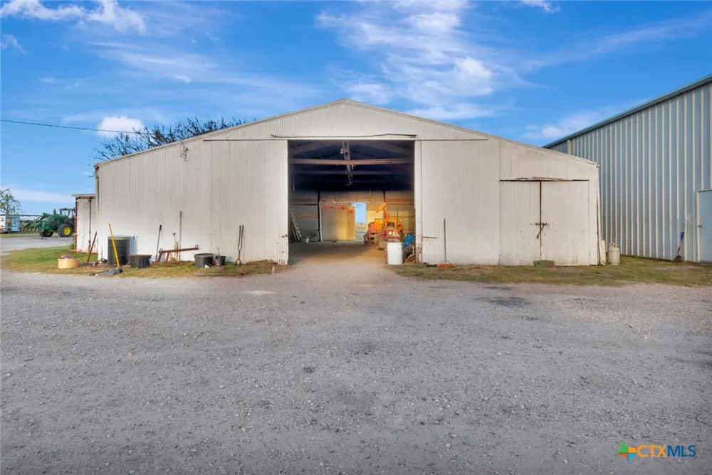 5629 Us-59 Edna, TX 77957