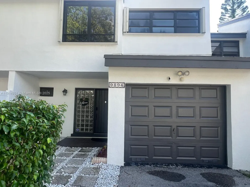 9894 Fairway Cove Ln Plantation, FL 33324