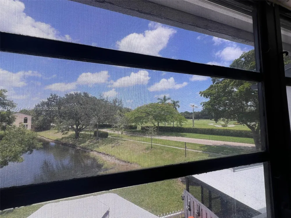 9894 Fairway Cove Ln Plantation, FL 33324