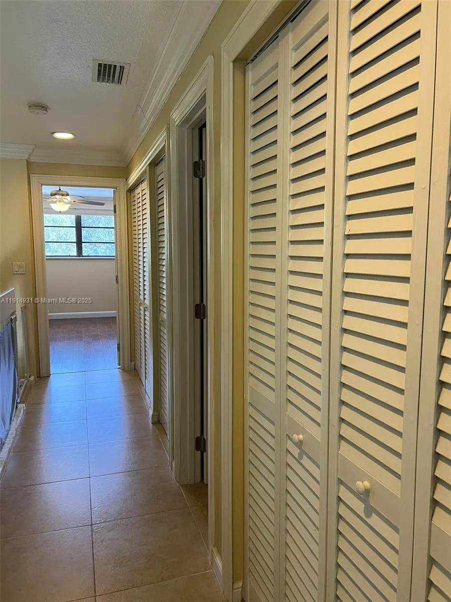 9894 Fairway Cove Ln Plantation, FL 33324