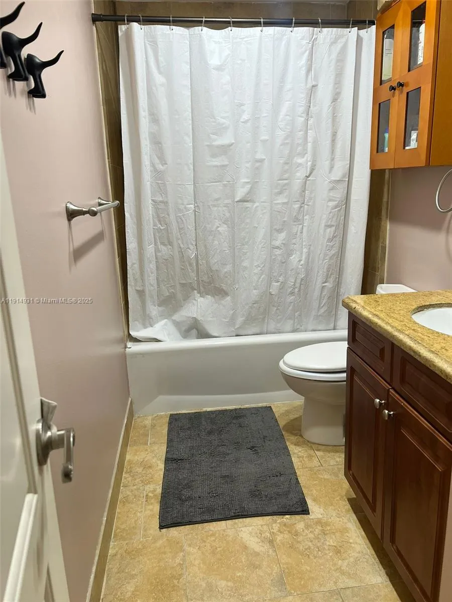 9894 Fairway Cove Ln Plantation, FL 33324