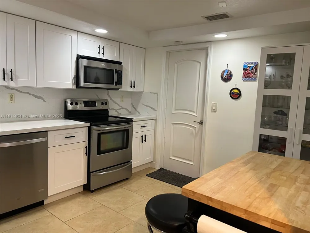 9894 Fairway Cove Ln Plantation, FL 33324