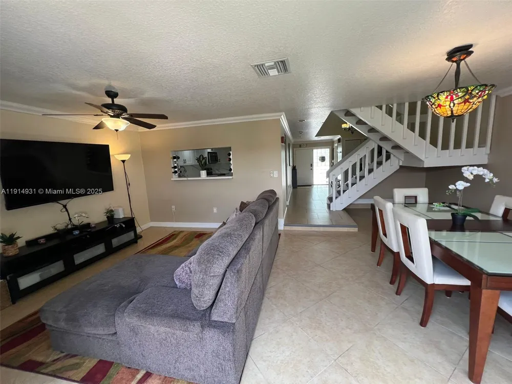 9894 Fairway Cove Ln Plantation, FL 33324
